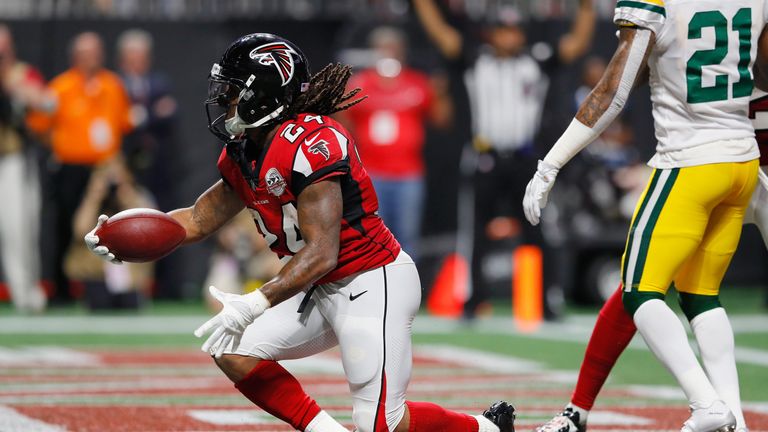 ATLANTA, GA - SEPTEMBER 17:  Devonta Freeman #24 of the Atlanta Falcons scores a 2-yard rushing touchdown during the second quarter against the Green Bay P