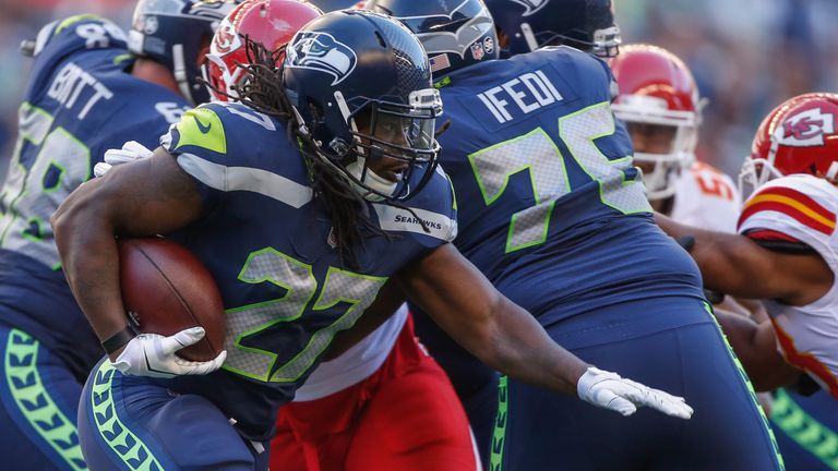 SEATTLE, WA - AUGUST 25:  Running back Eddie Lacy #27 of the Seattle Seahawks rushes against the Kansas City Chiefs at CenturyLink Field on August 25, 2017