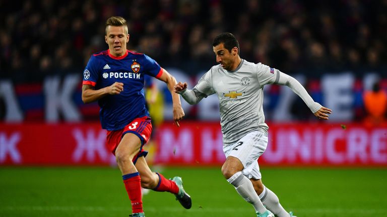 MOSCOW, RUSSIA - SEPTEMBER 27:  Henrikh Mkhitaryan of Manchester United and Pontus Wernbloom of CSKA Moscow during the UEFA Champions League group A match 