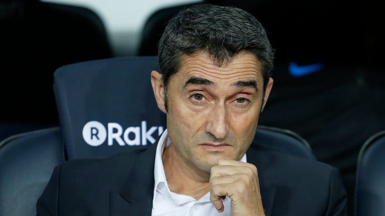 Enersto Valverde before the La Liga match between Barcelona and Eibar at the Nou Camp