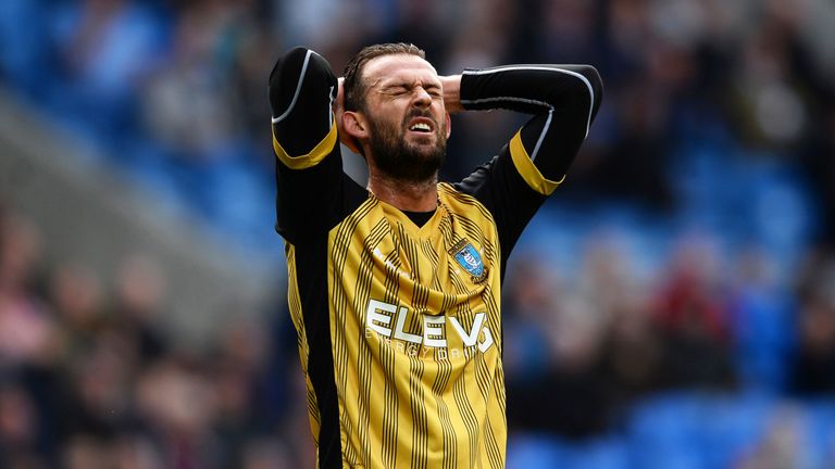 Steven Fletcher reacts during the Sky Bet Championship match between Cardiff City and Sheffield Wednesday