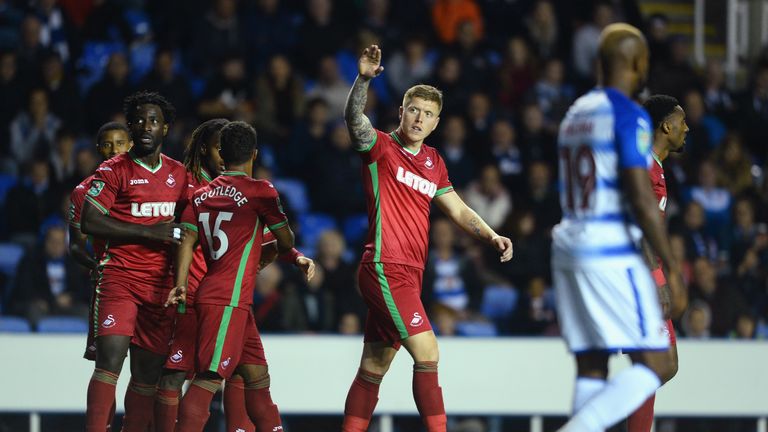 READING, ENGLAND - SEPTEMBER 19:  Alfie Mawson of Swansea City celebrates scoring his sides first goal during the Carabao Cup Third Round match between Rea