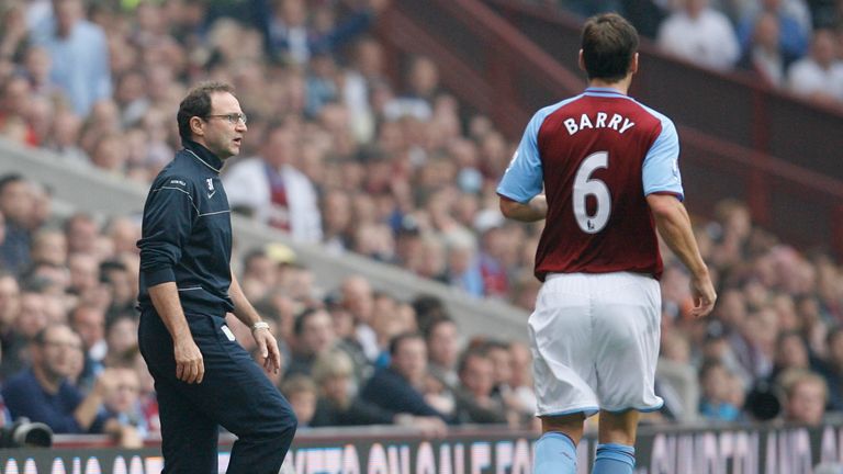 BIRMINGHAM, UNITED KINGDOM - AUGUST 31:  Aston Villa Manager Martin O'Neill watches the action as Gareth Barry of Aston Villa looks on during the Barclays 