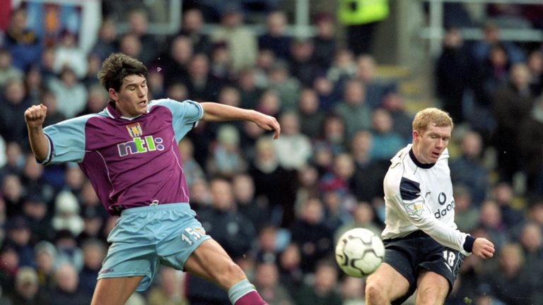 Gareth Barry and Paul Scholes 