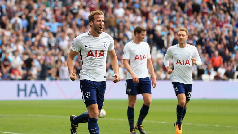 LONDON, ENGLAND - SEPTEMBER 23:  Harry Kane of Tottenham Hotspur celebrates scoring his sides first goal during the Premier League match between West Ham U