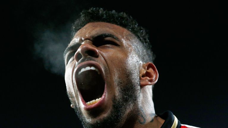 EINDHOVEN, NETHERLANDS - DECEMBER 08:  Jurgen Locadia celebrates the goal from team mate Davy Propper of PSV during the group B UEFA Champions League match
