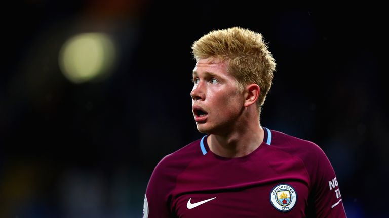 LONDON, ENGLAND - SEPTEMBER 30: Kevin De Bruyne of Manchester City looks on during the Premier League match between Chelsea and Manchester City at Stamford