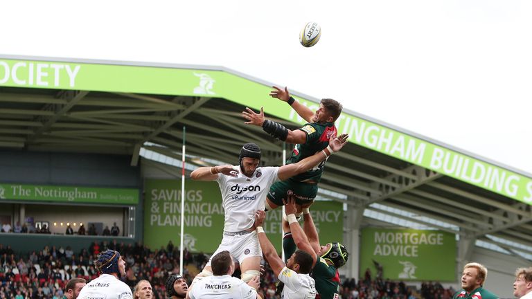 Bath's Luke Charteris steals a last minute lineout from Leicester
