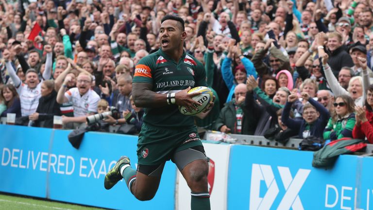 Manu Tuilagi of Leicester breaks clear to score the first try against Bath