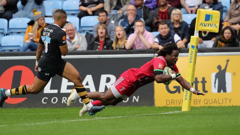 COVENTRY - SEPTEMBER 17 2017:  Marland Yarde of Harlequins scores their first try during the Aviva Premiership match between Wasps and Harlequins