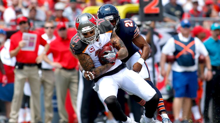 TAMPA, FL - SEPTEMBER 17:  Wide receiver Mike Evans #13 of the Tampa Bay Buccaneers hauls in a pass from quarterback Jameis Winston in front of strong safe