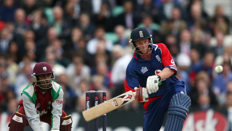 2007: England's captain Paul Collingwood (R) prepares to send a Darren Sammy delivery to the boundary as West Indies wicketkeeper Danesh 
