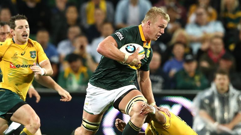 Pieter-Steph du Toit breaks for the boks