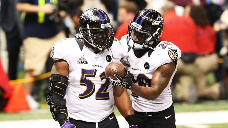NEW ORLEANS, LA - FEBRUARY 03:  (L-R) Ray Lewis #52 and Ed Reed #20 of the Baltimore Ravens react after the San Francisco 49ers couldn't convert on a fourt