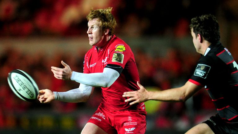 Guinness PRO14, Parc y Scarlets 23/9/2017.Scarlets vs Edinburgh.Scarlets Rhys Patchell under pressure from Edinburgh's Chris Dean.