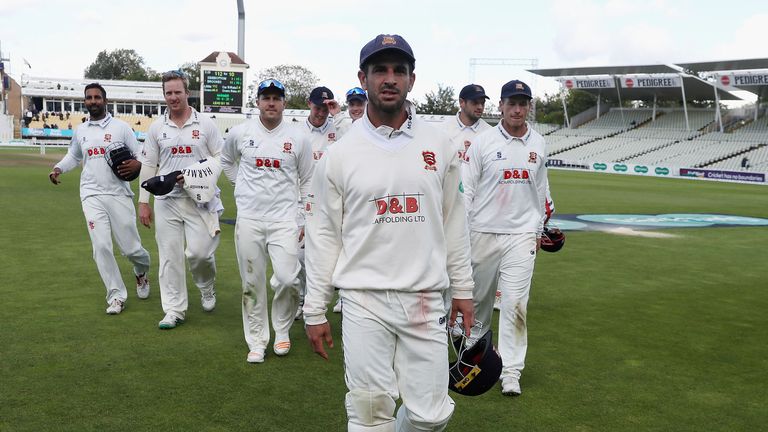 Ryan ten Doeschate leads Essex from the pitch after victory over Warwickshire