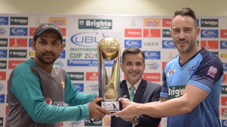 Pakistani cricket captain Sarfraz Ahmad (L) and International World XI captain Faf du Plessis hold the Independence Cup trophy during a ceremony at the Gad