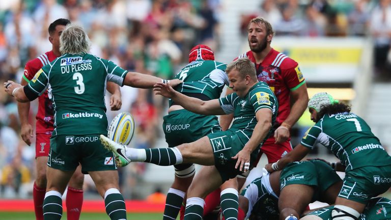  Scott Steele kicks ahead for London Irish