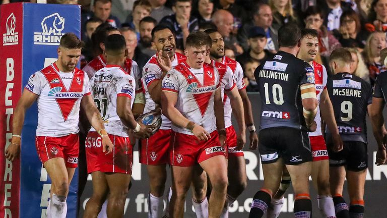 Morgan Knowles' try on the stroke off half-time had St Helens 10-8 ahead at the break