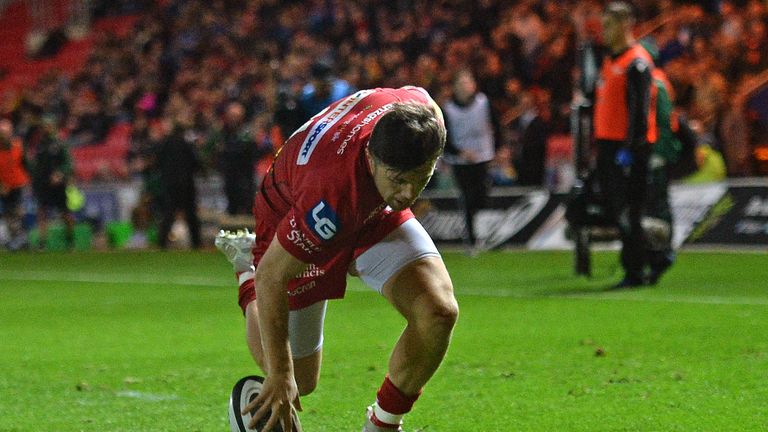 Guinness PRO14, Parc y Scarlets, Wales 29/9/2017 .Scarlets vs Connacht.Scarlets' Steffan Evans scores his side's second try.