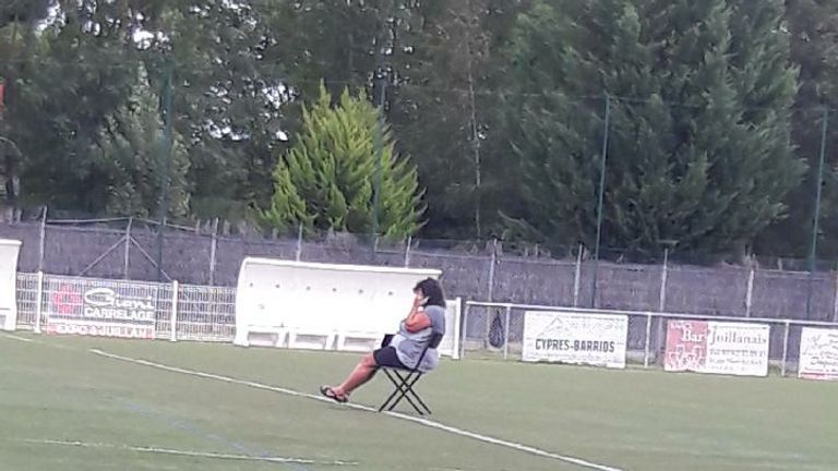 Tarbes were leading Juillan 2-1 when the resident set up a chair and refused to move (Photo courtesy of Puk & Match 65)