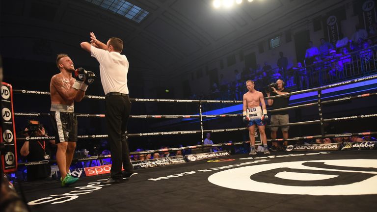 Ted Cheeseman moved to 10-0 after Francesco Lezzi was disqualified for shoving the ref.