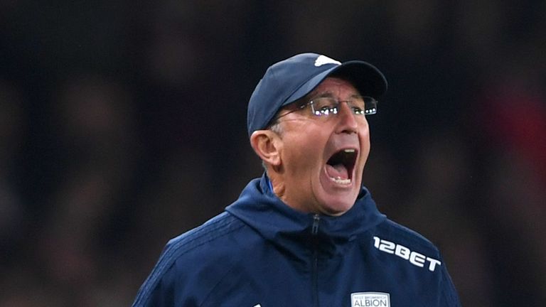 LONDON, ENGLAND - SEPTEMBER 25:  Tony Pulis, Manager of West Bromwich Albion shouts during the Premier League match between Arsenal and West Bromwich Albio
