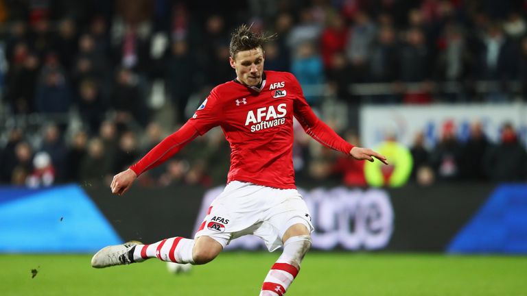 ALKMAAR, NETHERLANDS - MARCH 02:  Wout Weghorst of AZ Alkmaar takes and scores a penalty in the shoot out during the Dutch KNVB Cup Semi-final match betwee