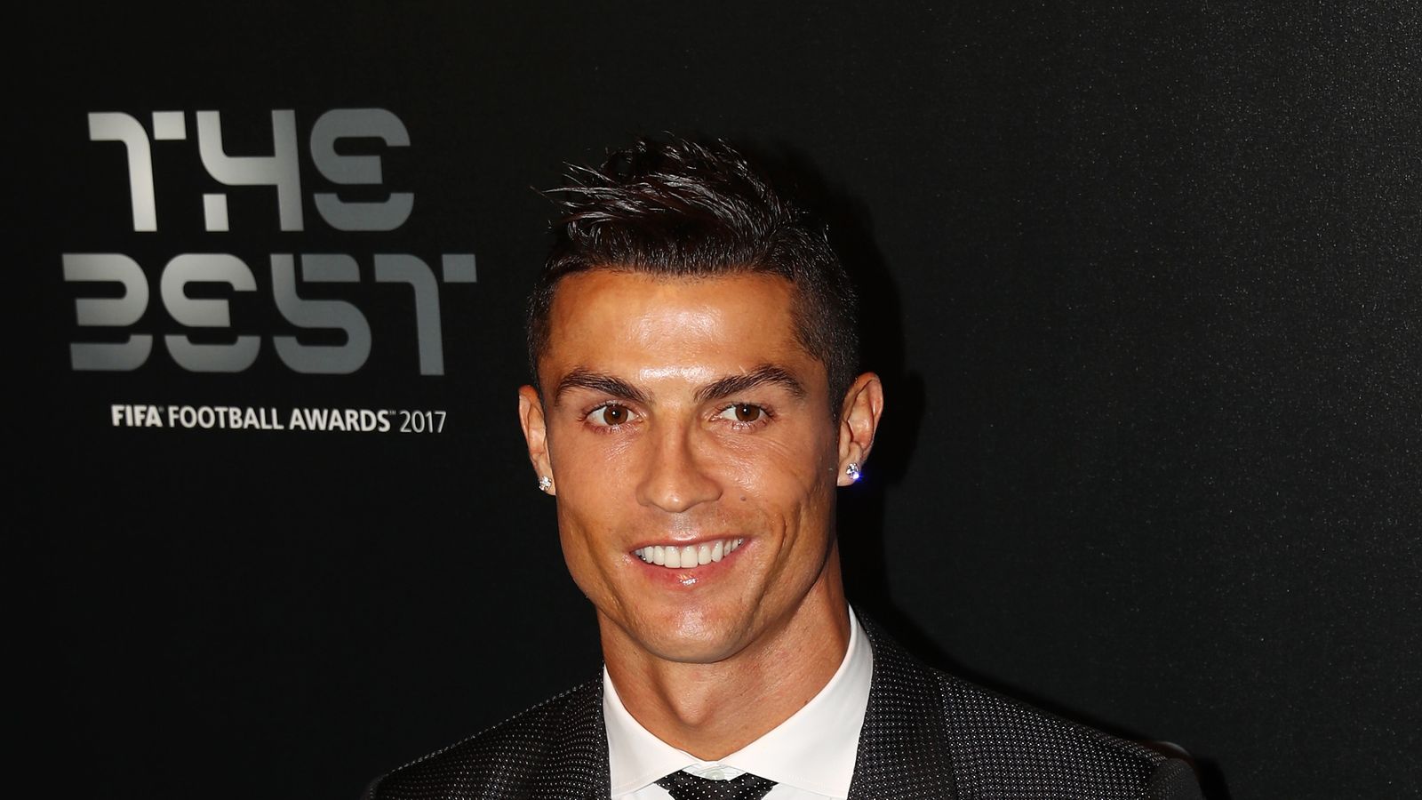 Cristiano Ronaldo beats Lionel Messi to FIFA Best Men's player award ...