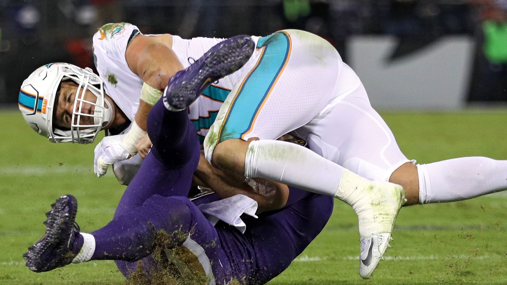 Dolphins LB Kiko Alonso Accidentally Runs to Ravens' Sideline After Tackle  