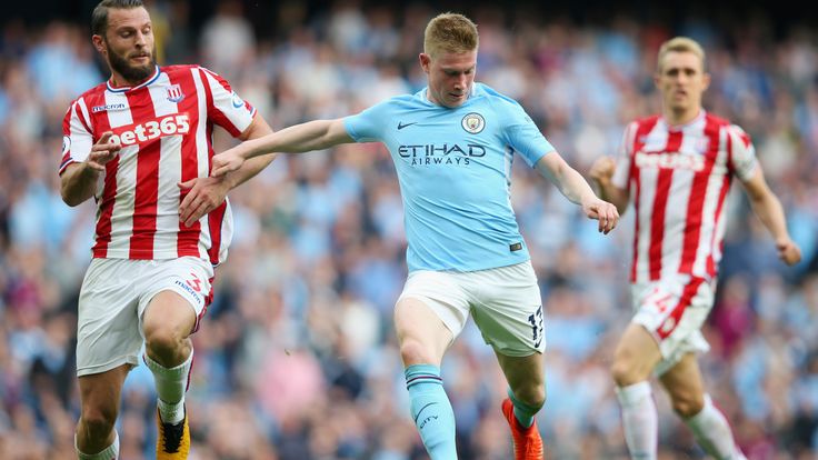 MANCHESTER, ENGLAND - OCTOBER 14:  Kevin De Bruyne of Manchester City and Erik Pieters of Stoke City battle for possession during the Premier League match 