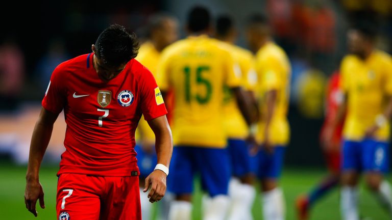 SAO PAULO, BRAZIL - OCTOBER 10: Alexis Sanches of Brazil reacts during the match between Brazil and Chile for the 2018 FIFA World Cup Russia Qualifier at A