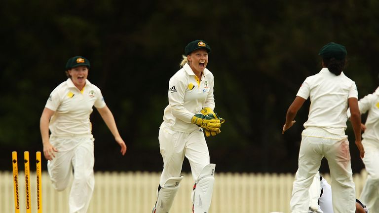 SYDNEY, AUSTRALIA - JANUARY 24:  Alyssa Healy (C) of Australia celebrates after running out Isa Guha of England off a Rachael Haynes throw during day three