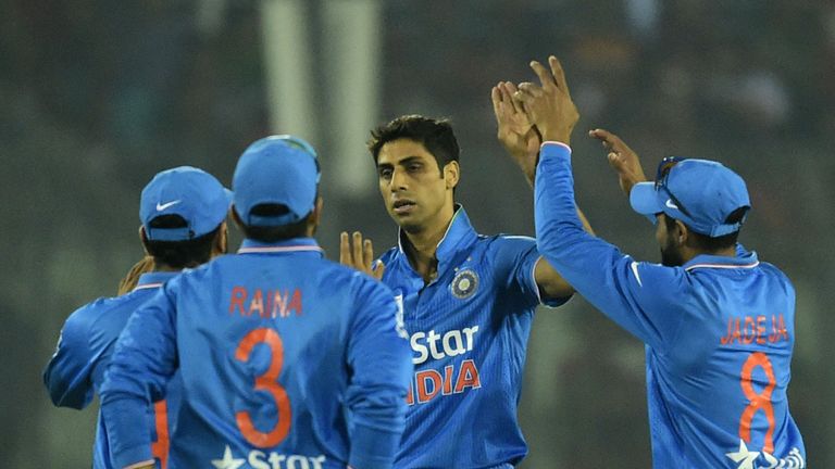 Indian cricketer Ashish Nehra (C) celebrates with teammates after the dismissal of Bangladesh batsman Mohammad Mithun during a Twenty20 cricket match betwe