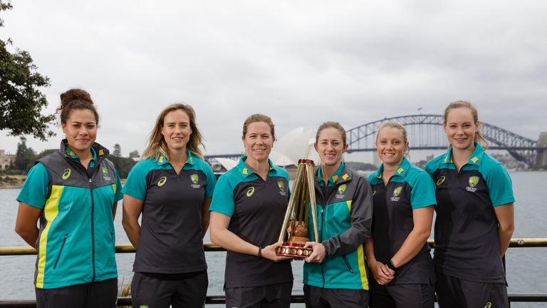 SYDNEY, NEW SOUTH WALES - OCTOBER 10: (L-R) Belinda Vakarewa, Ellyse Perry, Alex Blackwell, Rachel Haynes, Alyssa Healy, Lauren Lauren Cheatle during the A