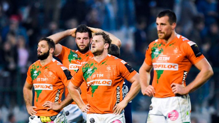 Benetton Rugby look on as François Trinh-Duc lines up the final match-winning penalty of the game