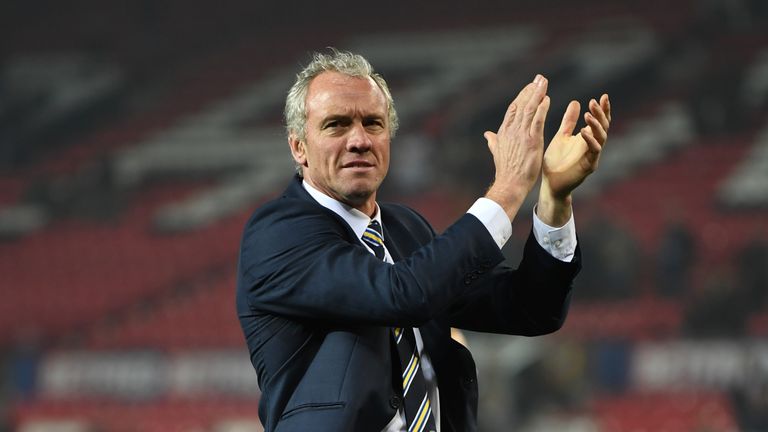  Leeds Rhinos Head Coach Brian McDermott applauds the fans at the end of the  Grand Final 