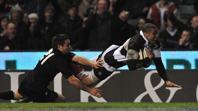 LONDON, ENGLAND - DECEMBER 05:  Brian Habana of the Barbarians scores their third try during the MasterCard Trophy match between Barbarians and New Zealand