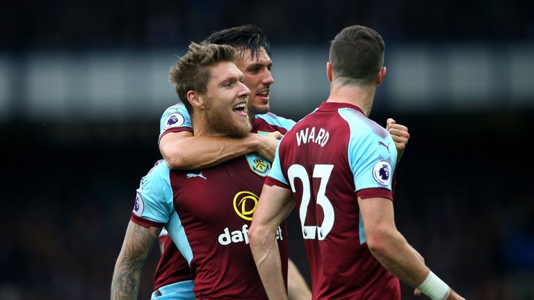 LIVERPOOL, ENGLAND - OCTOBER 01:  Jeff Hendrick of Burnley celebrates scoring his sides first goal with Stephen Ward of Burnley and Jack Cork of Burnley du