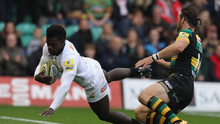 NORTHAMPTON, ENGLAND - OCTOBER 28:  Christian Wade of Wasps dives over for their first try despite being held by Ben Foden during the Aviva Premiership mat