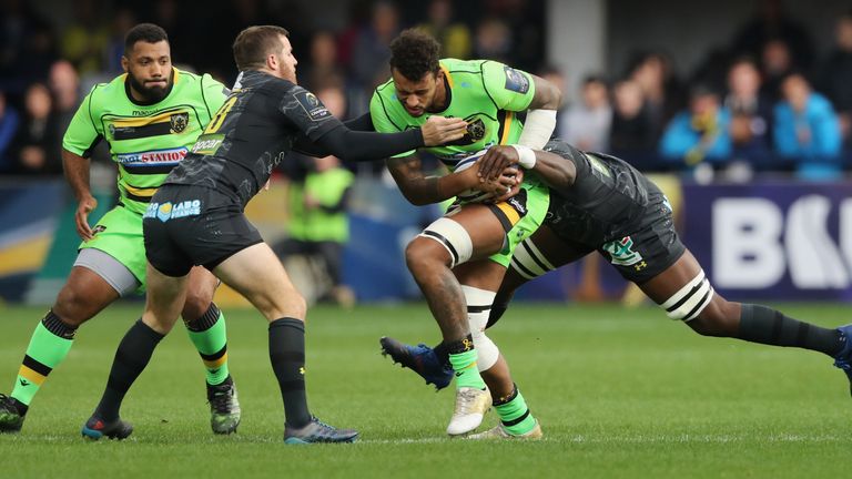 Courtney Lawes carries into the Clermont Auvergne defence