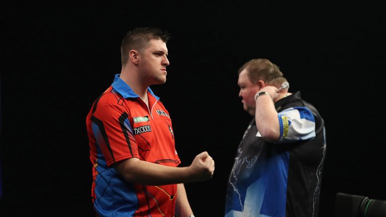 UNIBET WORLD GRAND PRIX 2017.CITY WEST HOTEL,DUBLIN,IRELAND.PIC;LAWRENCE LUSTIG.SEMI FINAL.DARYL GURNEY V JOHN HENDERSON.DARYL GURNEY IN ACTION