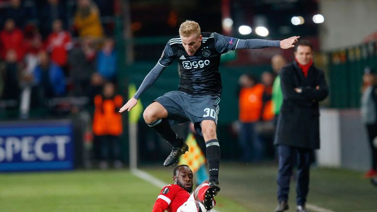 Standard's Reginal Goreux vies with Ajax's Donny van de Beek (up) during the UEFA Europa League football match between Standard de Liege and Ajax Amsterdam