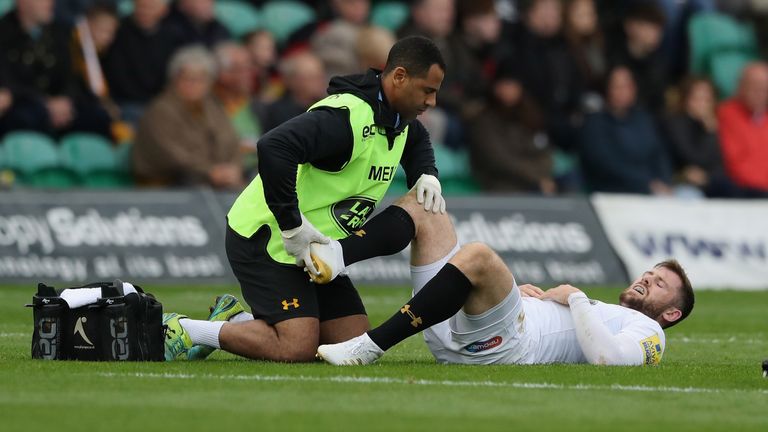 NORTHAMPTON, ENGLAND - OCTOBER 28:  Elliot Daly of Wasps receives attention to an injury to his right leg during the Aviva Premiership match between Northa