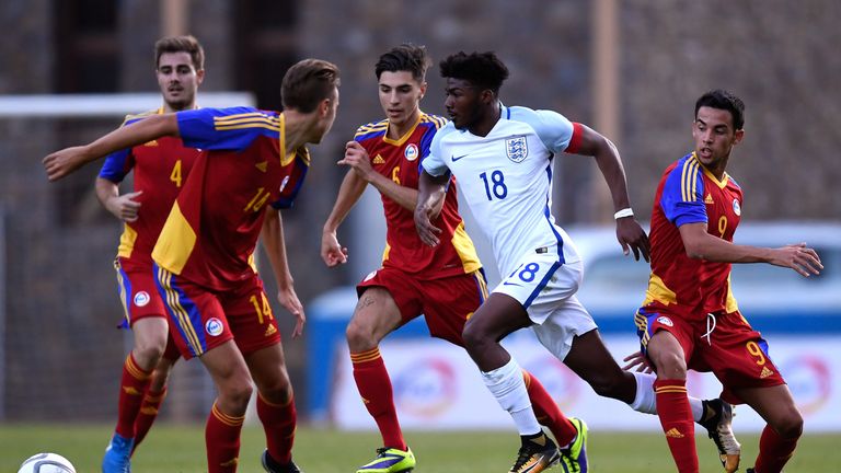ANDORRA LA VELLA, ANDORRA - OCTOBER 10: Ainsley Maitland-Niles of England goes past Aaron Sanchez of Andorra and Alex Villagrasa of Andorra   during the UE