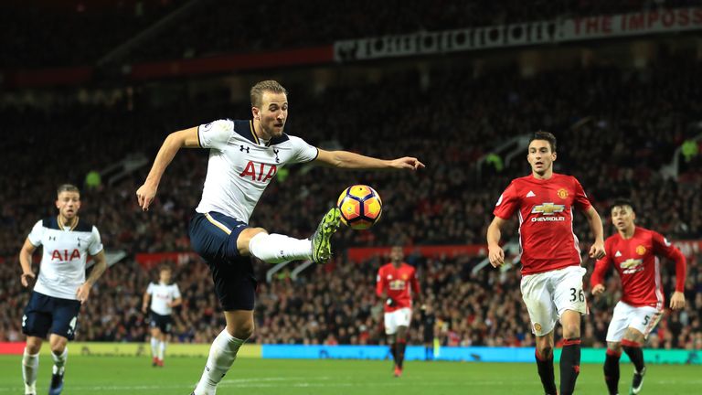 MANCHESTER, ENGLAND - DECEMBER 11: Harry Kane of Tottenham Hotspur controls the ball during the Premier League match between Manchester United and Tottenha