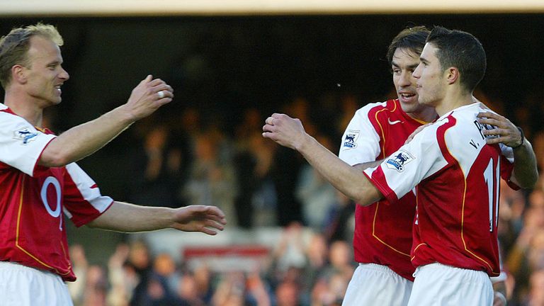 LONDON, UNITED KINGDOM:  Arsenal's Robin Van Persie (R) is congratulated by Robert Pires (C) and Dennis Bergkamp after scoring against Everton during their