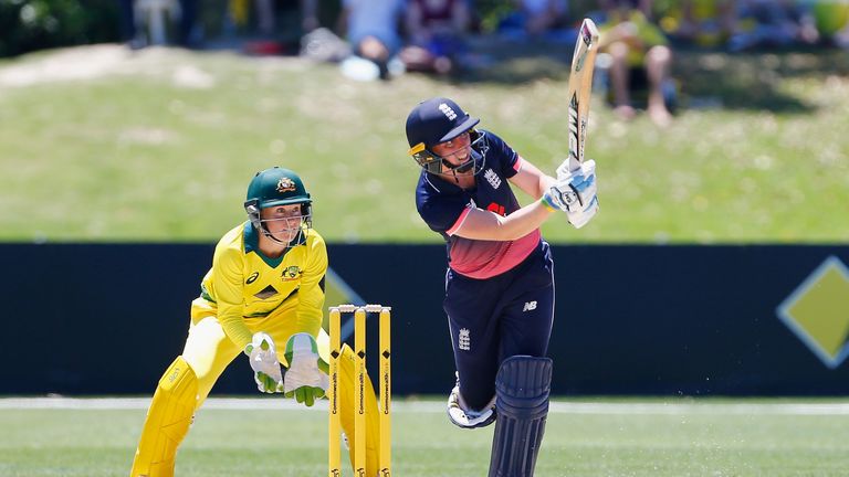 COFFS HARBOUR, AUSTRALIA - OCTOBER 29:  England's   Heather Knight plays a reverse sweep as Australia's Alyssa Healy looks on during the Women's Internatio