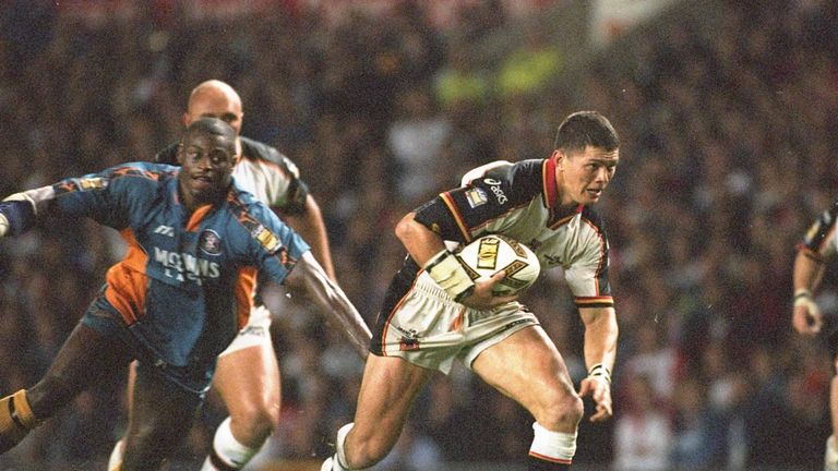 9 Oct 1999:  Henry Paul of Bradford goes past Sonny Nikkle of St Helens during the Super League Grand Final played at Old Trafford in Manchester, England. 