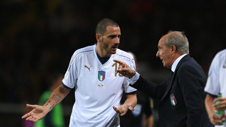TURIN, ITALY - OCTOBER 06:  Head coach of Italy Gian Piero Ventura speaks with Leonardo Bonucci of Italy during the FIFA 2018 World Cup Qualifier between I